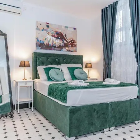 Art Center Apartment *